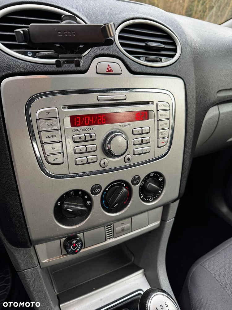 Ford Focus 1.6 16V Ambiente - 12