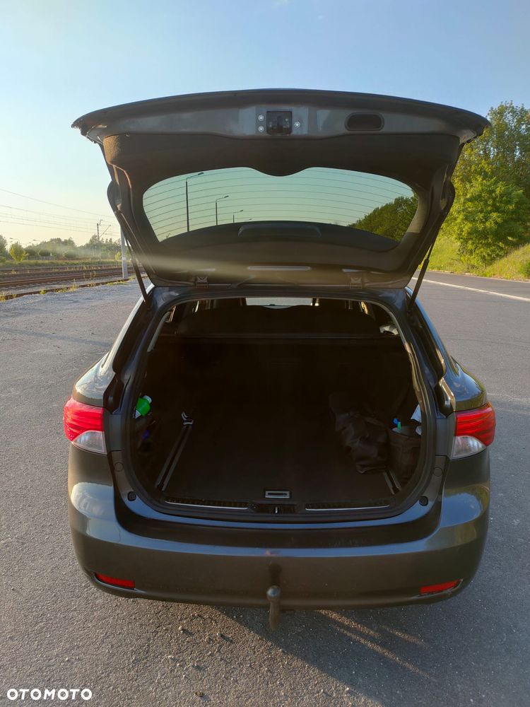 Toyota Avensis 2.0 D-4D Premium - 25