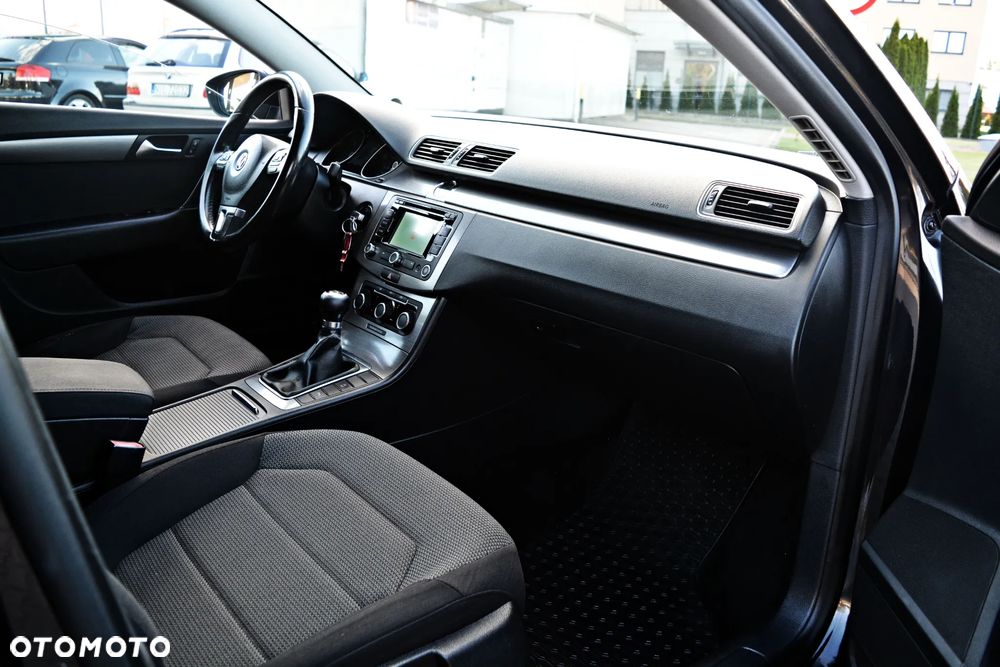 Volkswagen Passat Variant 2.0 TDI BlueMotion Technology DPF Comfortline - 16