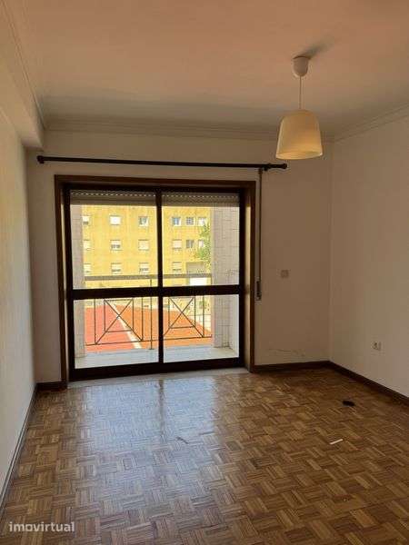 Apartamento T1 com garagem e arrumos em Aveiro perto do Glicinias - Grande imagem: 3/8