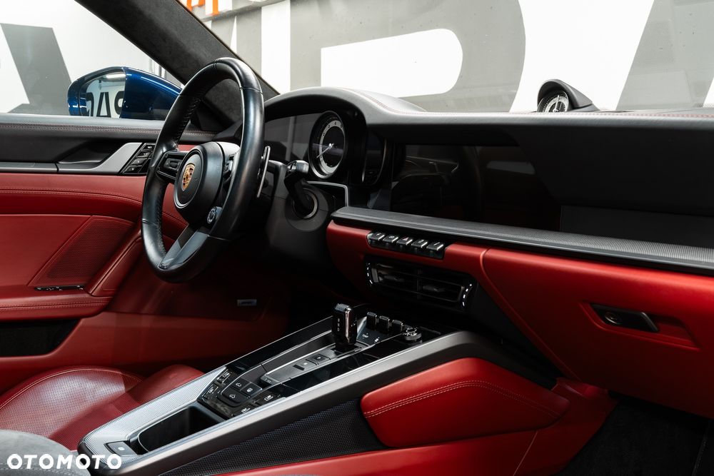 Porsche 911 Carrera 4S - 32