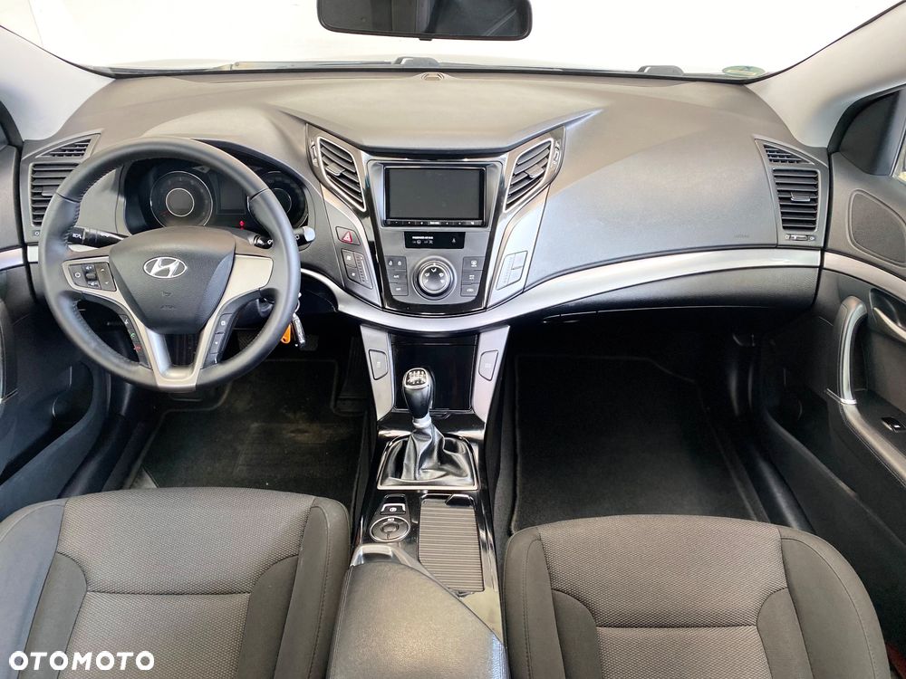 Hyundai i40 Kombi blue 1.6 Trend - 10