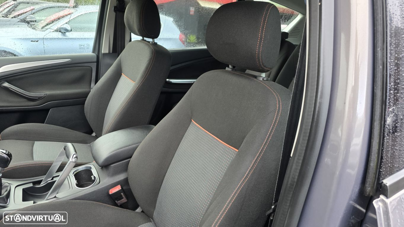 Ford S-Max 1.6 TDCi Titanium 7L - 23