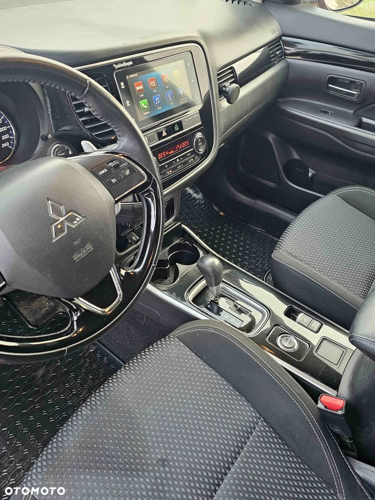 Mitsubishi Outlander 2.0 Intense + 4WD CVT - 17