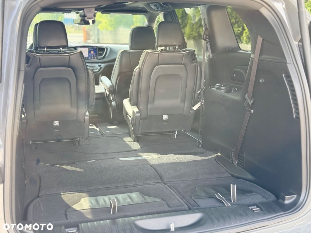 Chrysler Pacifica - 27