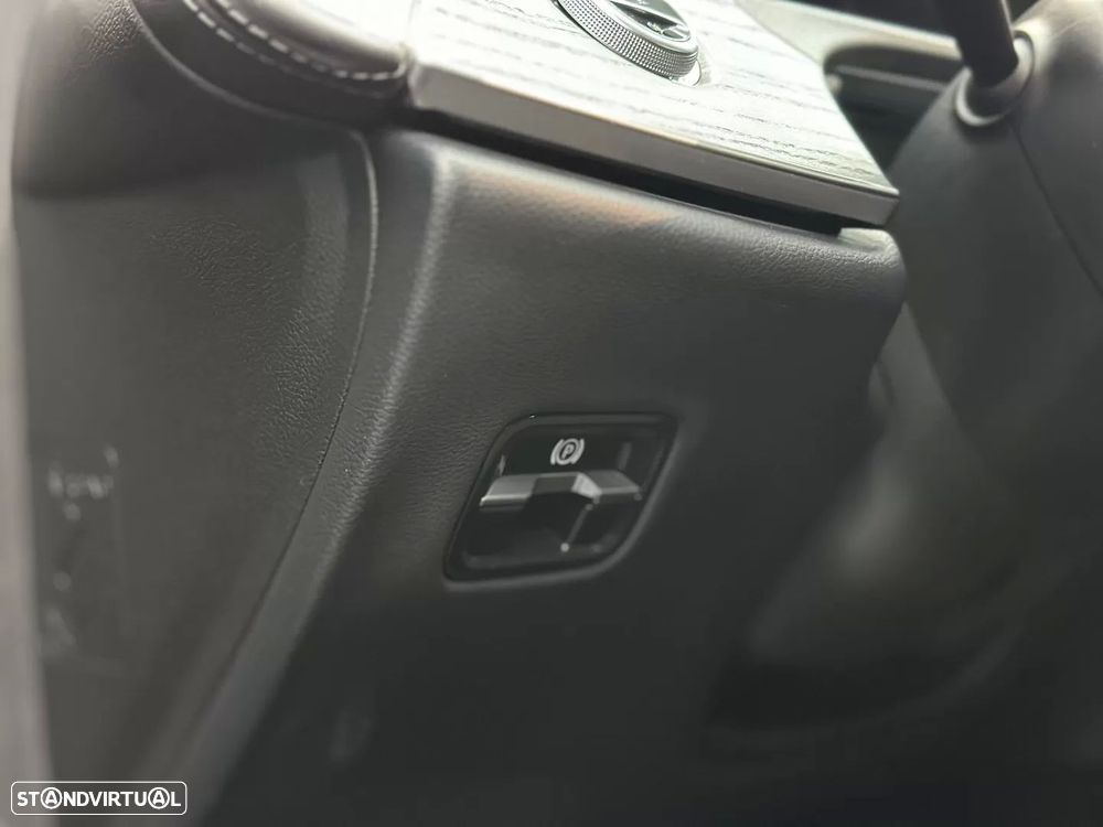 Mercedes-Benz E 300 e Exclusive Line - 42