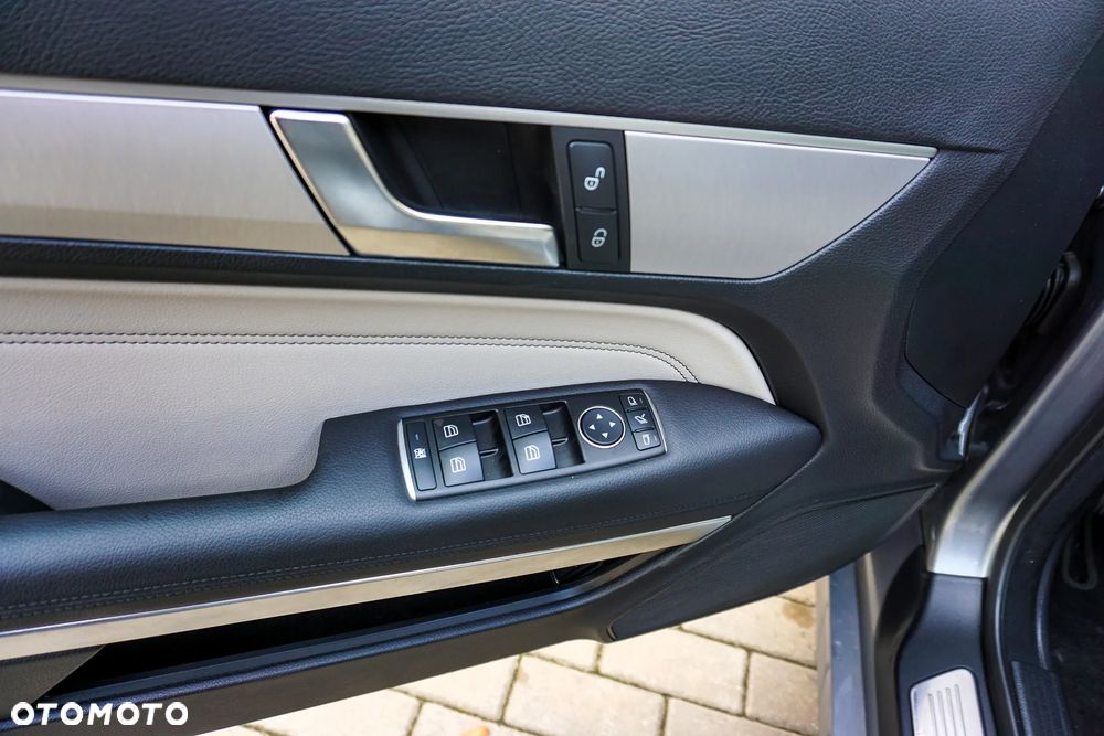 Mercedes-Benz Klasa E 200 7G-TRONIC - 22