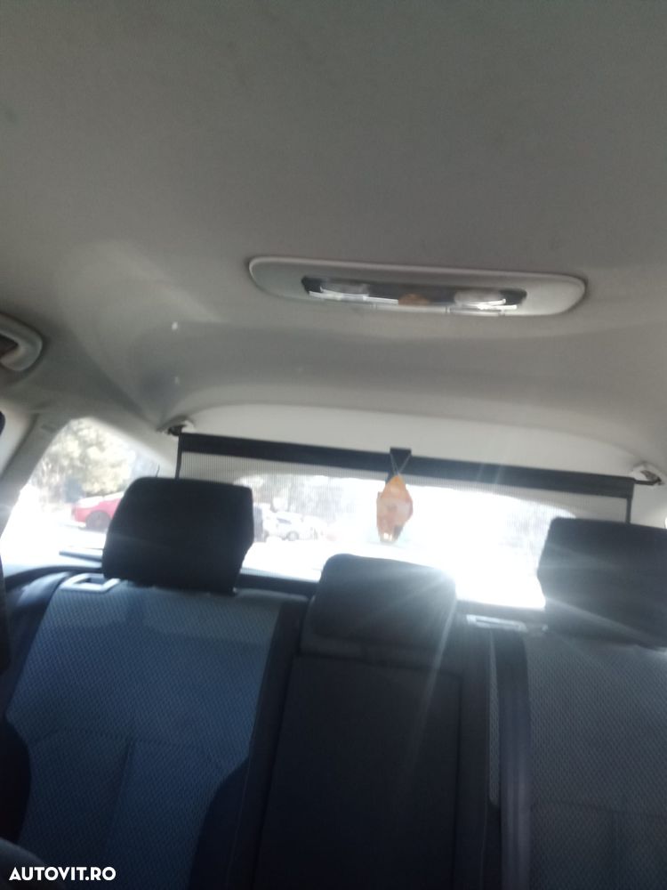 Volkswagen Passat 1.6 TDI DPF BlueMotion Technology Comfortline - 17