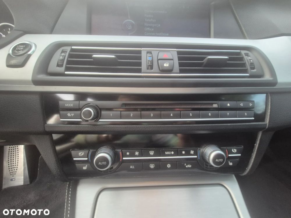 BMW Seria 5 530d xDrive - 14