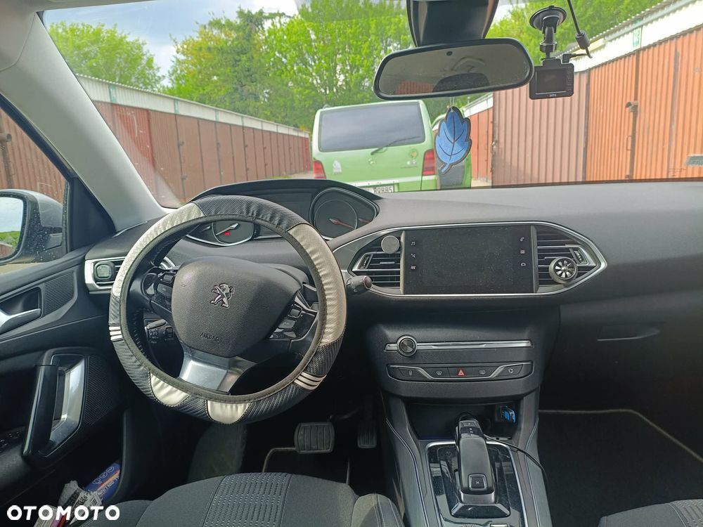 Peugeot 308 1.2 PureTech GPF Active Pack Business S&S EAT8 - 6