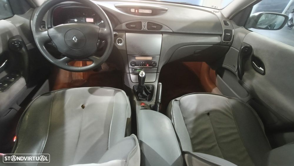Renault Laguna Break 1.6 Privilège - 6