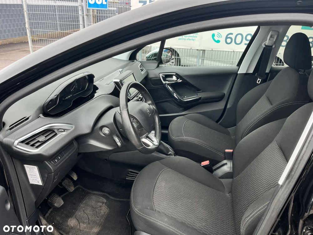 Peugeot 208 PureTech 82 Style - 10
