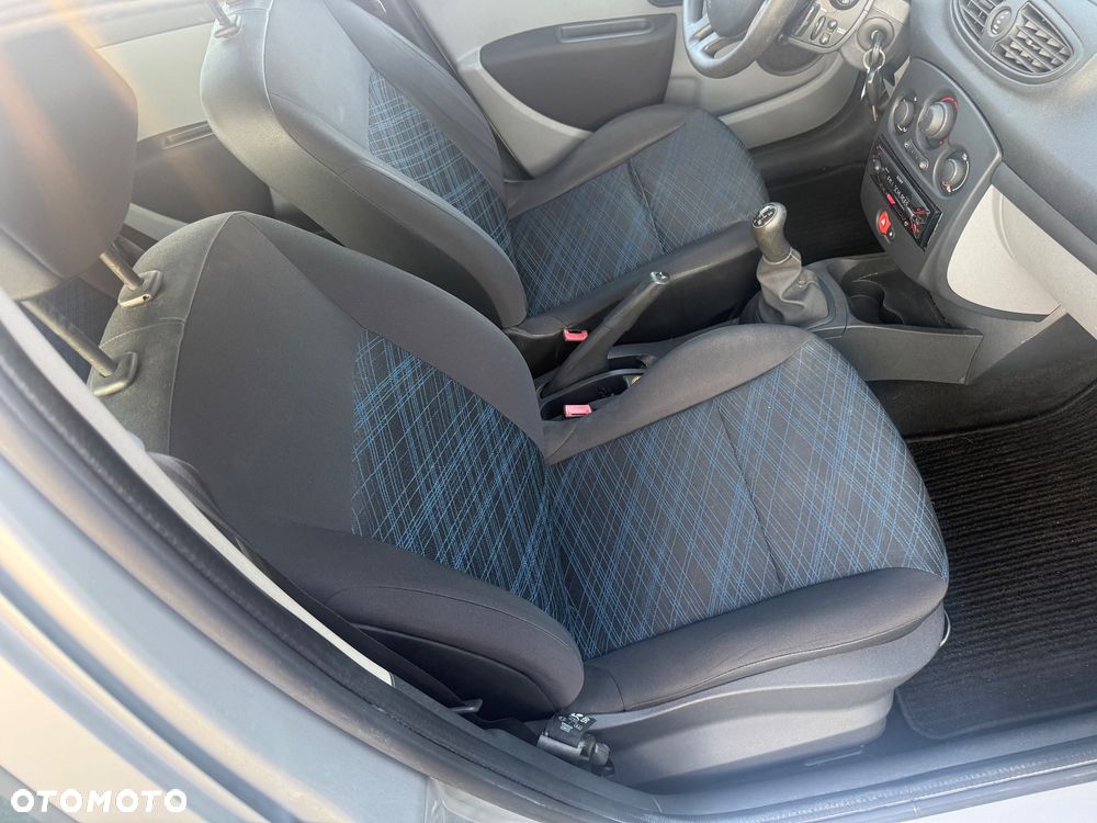 Renault Clio - 10