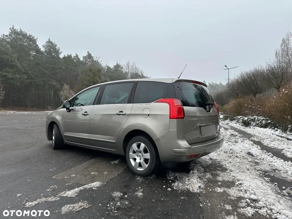 Peugeot 5008 - 8