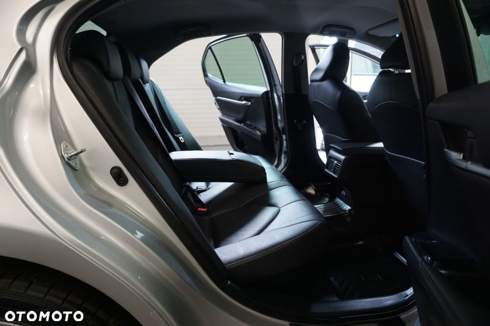 Toyota Camry Executive - 21