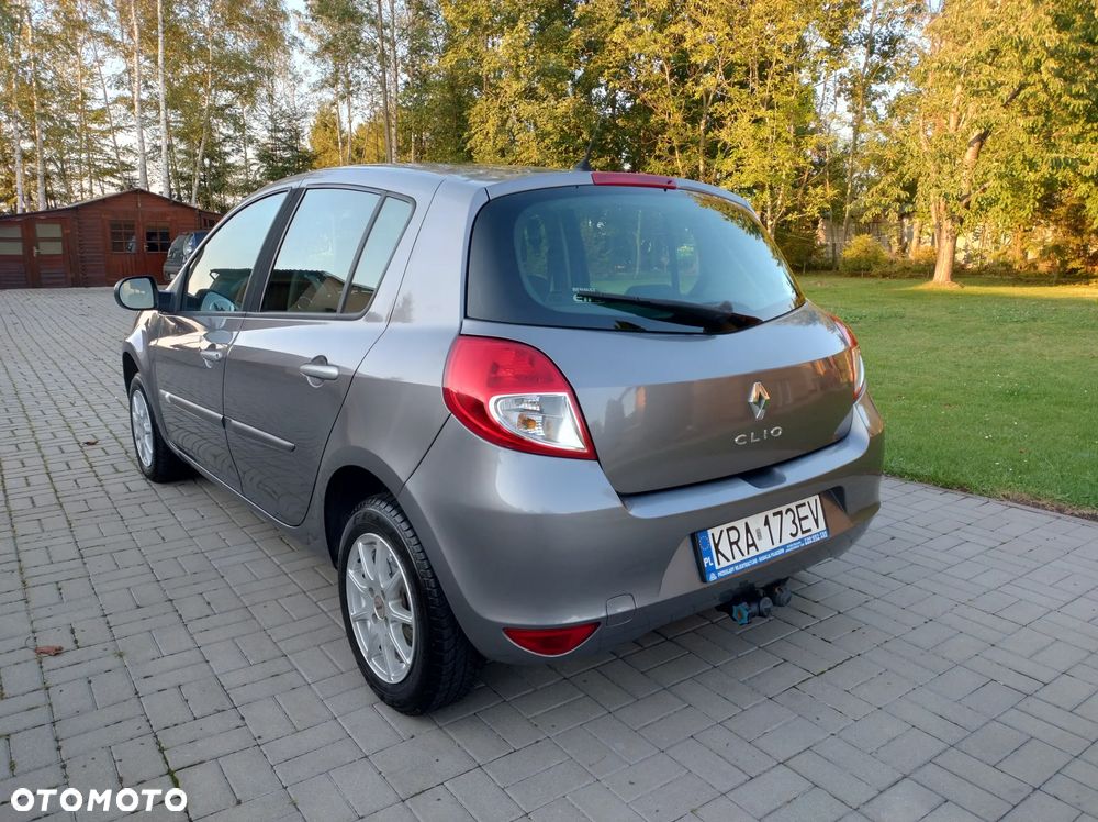 Renault Clio 1.2 16V 75 Dynamique - 9