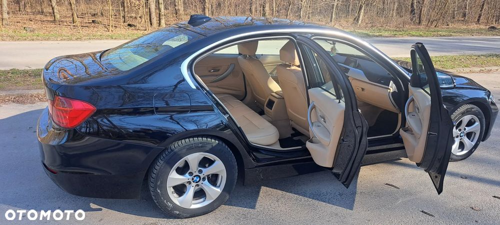 BMW Seria 3 320d xDrive - 13