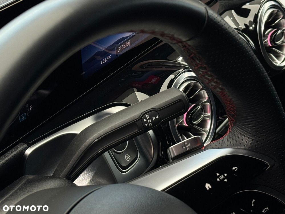 Mercedes-Benz GLB 200 AMG Line 7G-DCT - 9