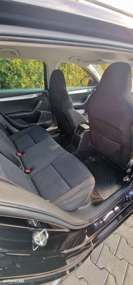 Skoda Octavia 2.0 TDI 4X4 Ambition - 10