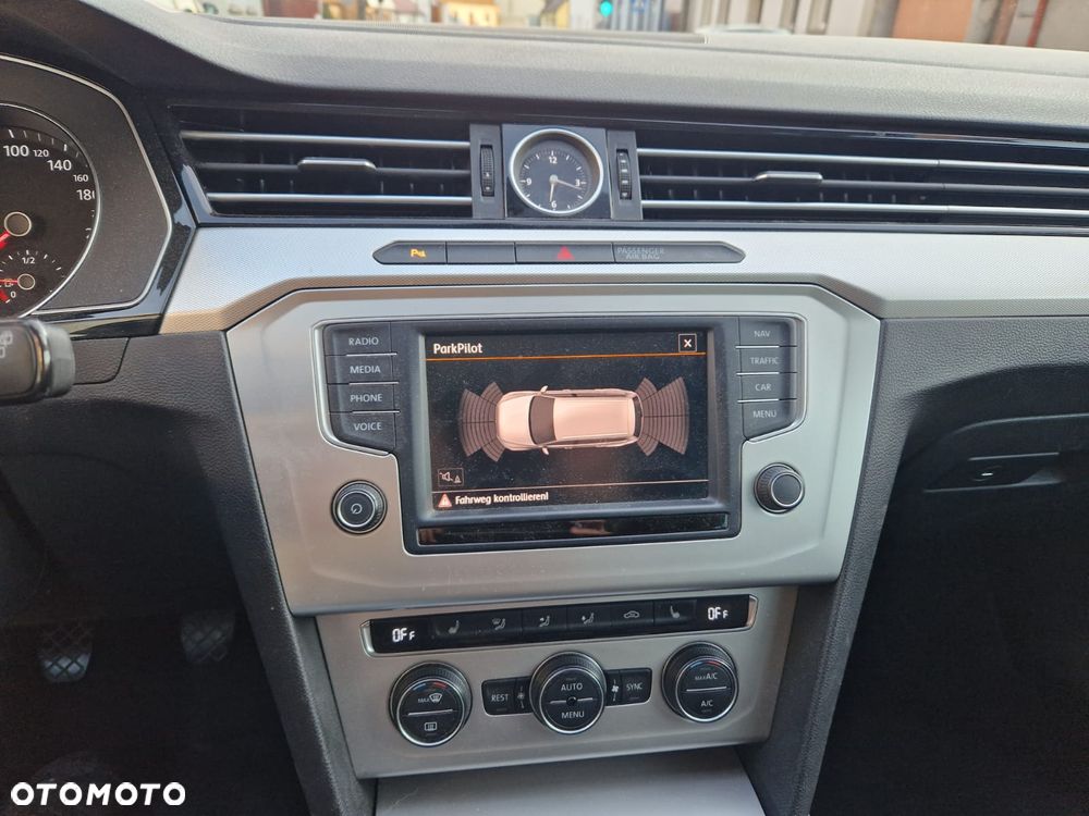 Volkswagen Passat 2.0 TDI (BlueMotion Technology) Comfortline - 16