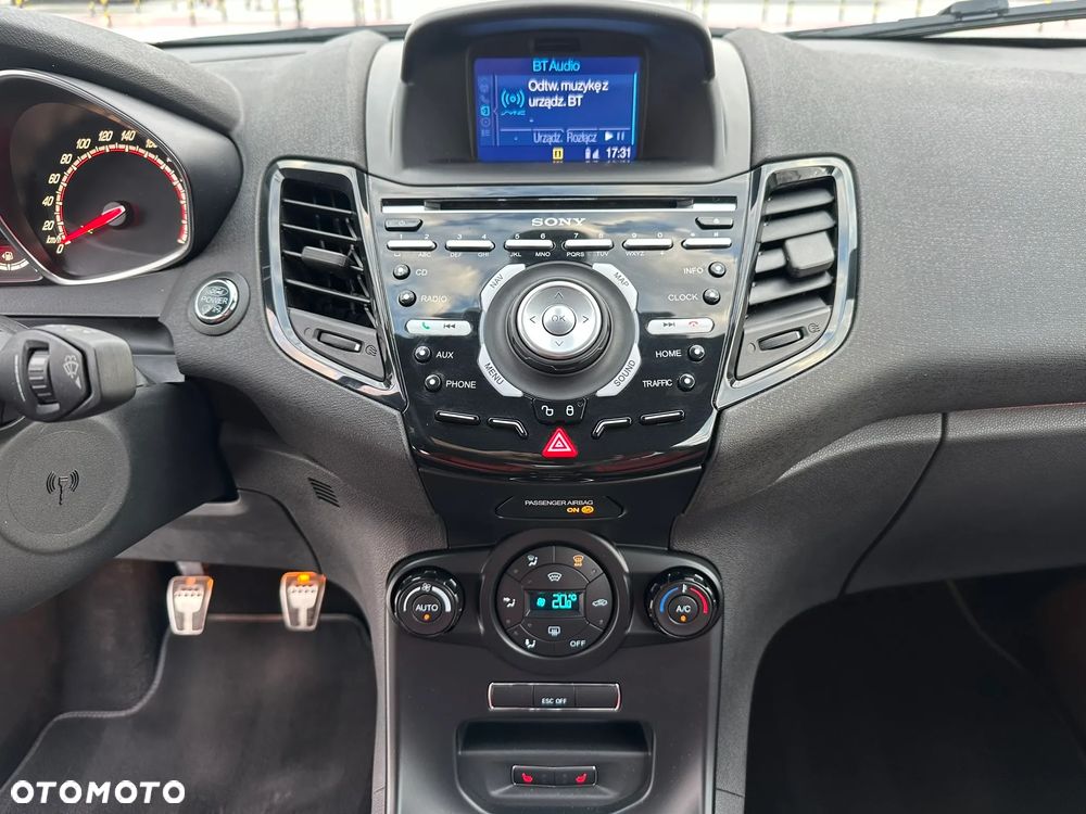 Ford Fiesta 1.6 EcoBoost ST - 19
