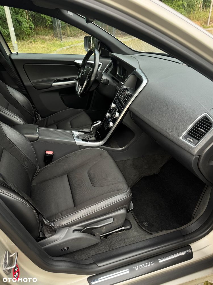 Volvo XC 60 D3 Geartronic Momentum - 18