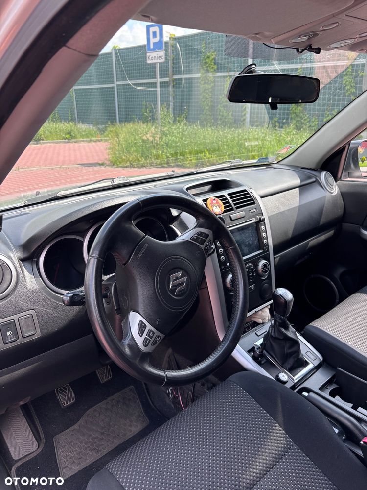 Suzuki Grand Vitara 2.0 Club - 8