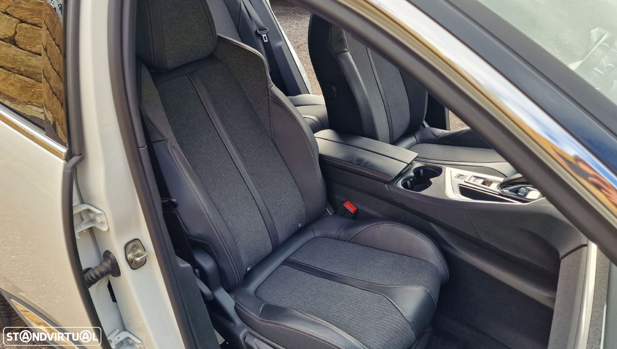 Peugeot 3008 1.6 BlueHDi GT Line EAT6 - 32