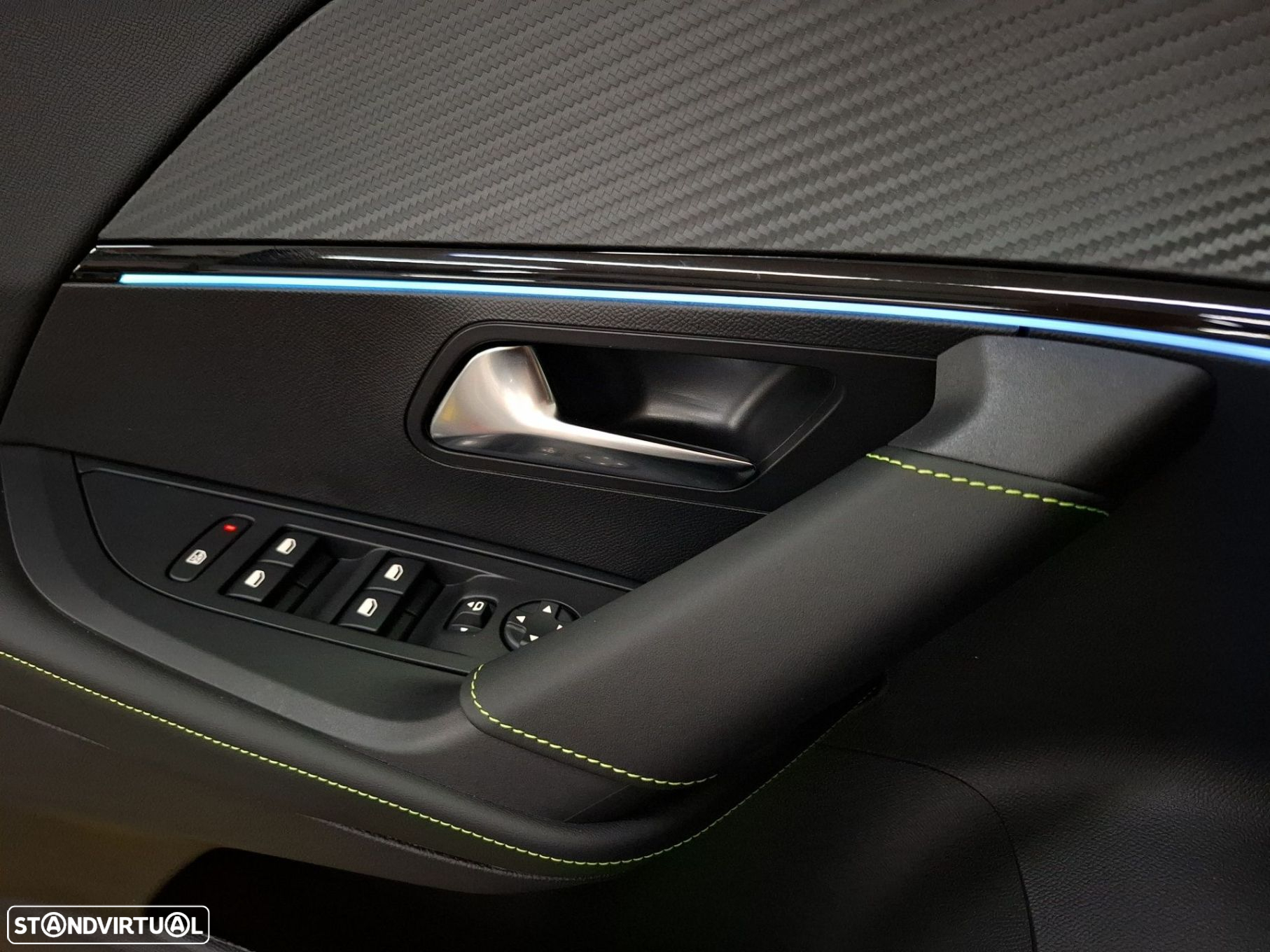 Peugeot e-2008 54 kWh GT - 24