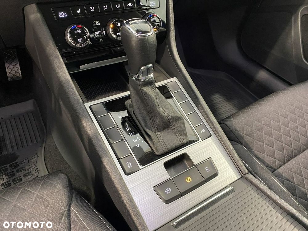 Skoda Superb 2.0 TDI SCR Ambition DSG - 19