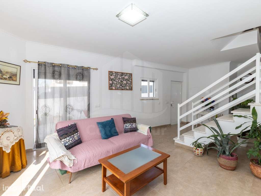 Moradia T2+1 com jardim e Sótão em Fernão Ferro - Grande imagem: 4/26