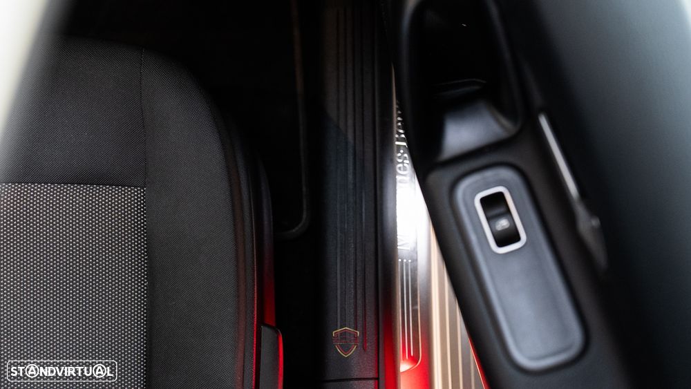 Mercedes-Benz CLA 180 d Shooting Brake Business Solutions - 37