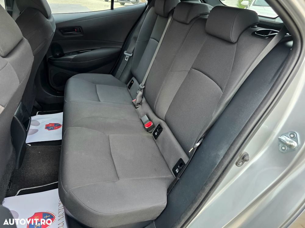 Toyota Corolla 1.8 HSD Business - 17