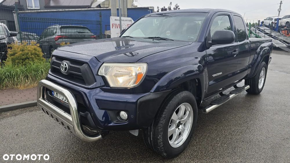 Toyota Tacoma - 1