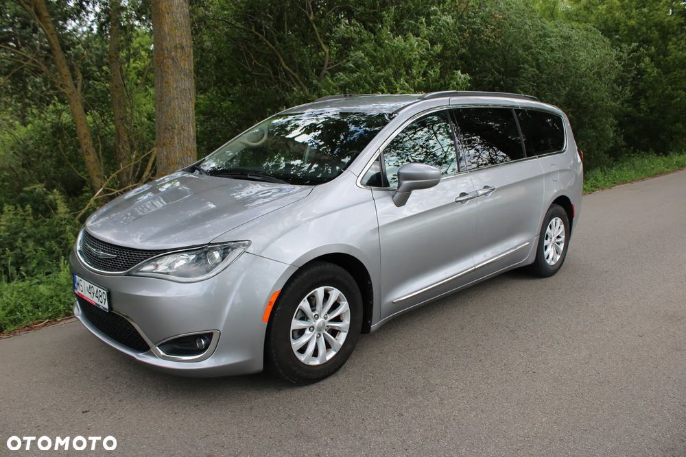 Chrysler Pacifica - 1