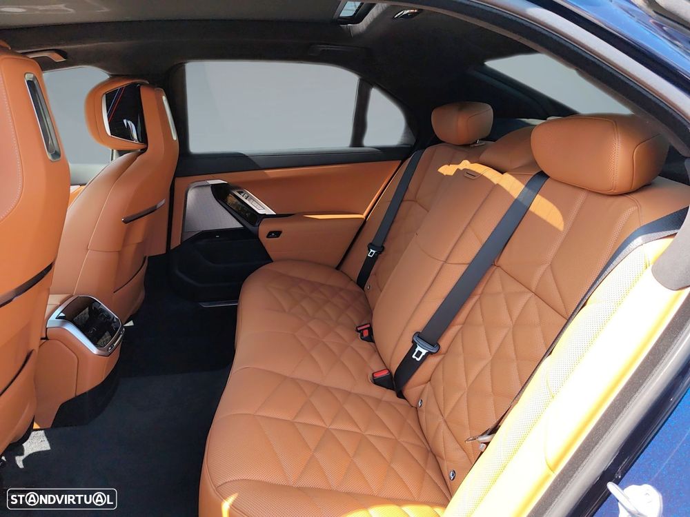 BMW 750 750e xDrive Pack Desportivo M - 14