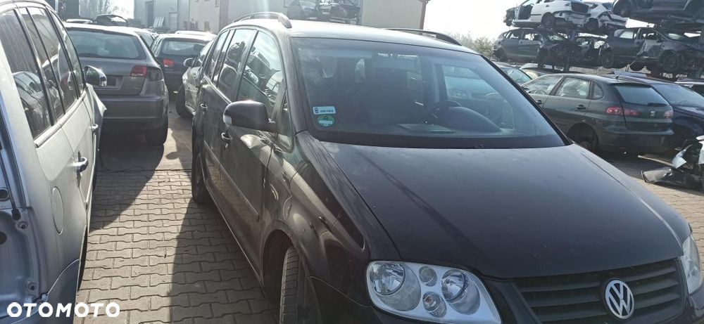 Touran z silnikiem 1,9TDI 100 KM AVQ ze skrzynia manualna 6 biegową  FYG lakier LC9Z części - 2