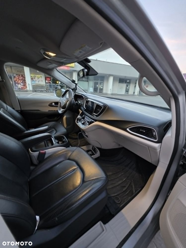 Chrysler Pacifica - 26