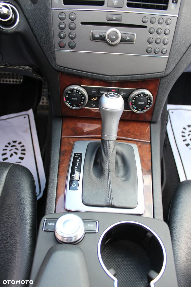 Mercedes-Benz Klasa C 300 7G-TRONIC - 24