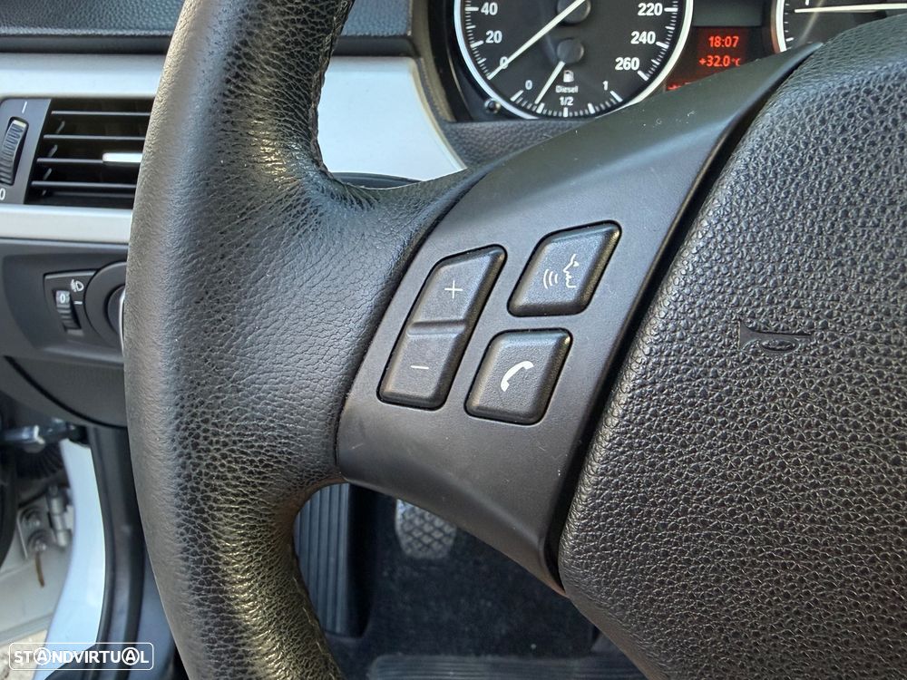 BMW 318 d Navigation - 25