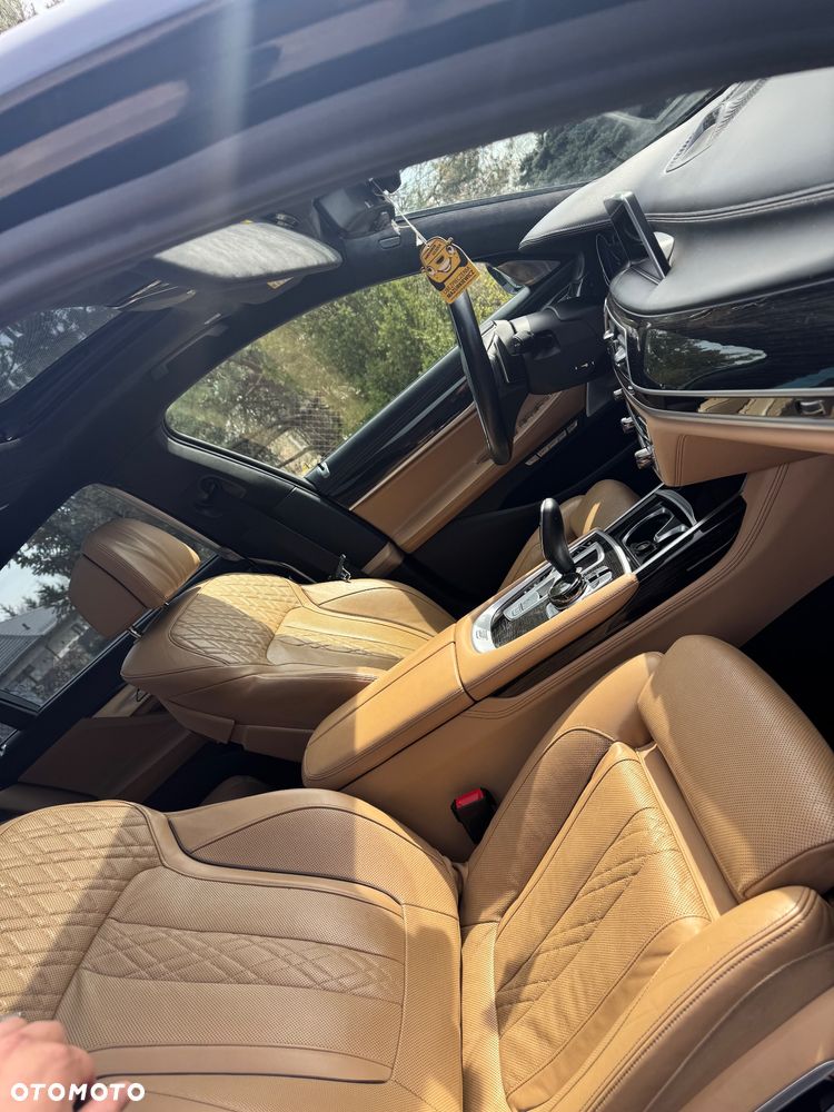 BMW Seria 7 750Li - 15