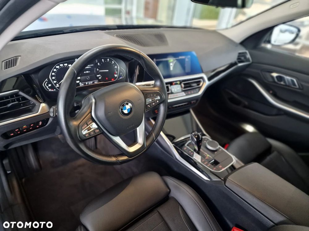 BMW Seria 3 320i Sport Line - 7