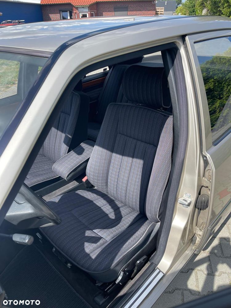 Mercedes-Benz W124 (1984-1993) - 30