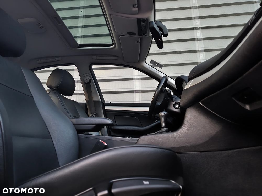BMW Seria 3 325i Edition Exclusive - 34