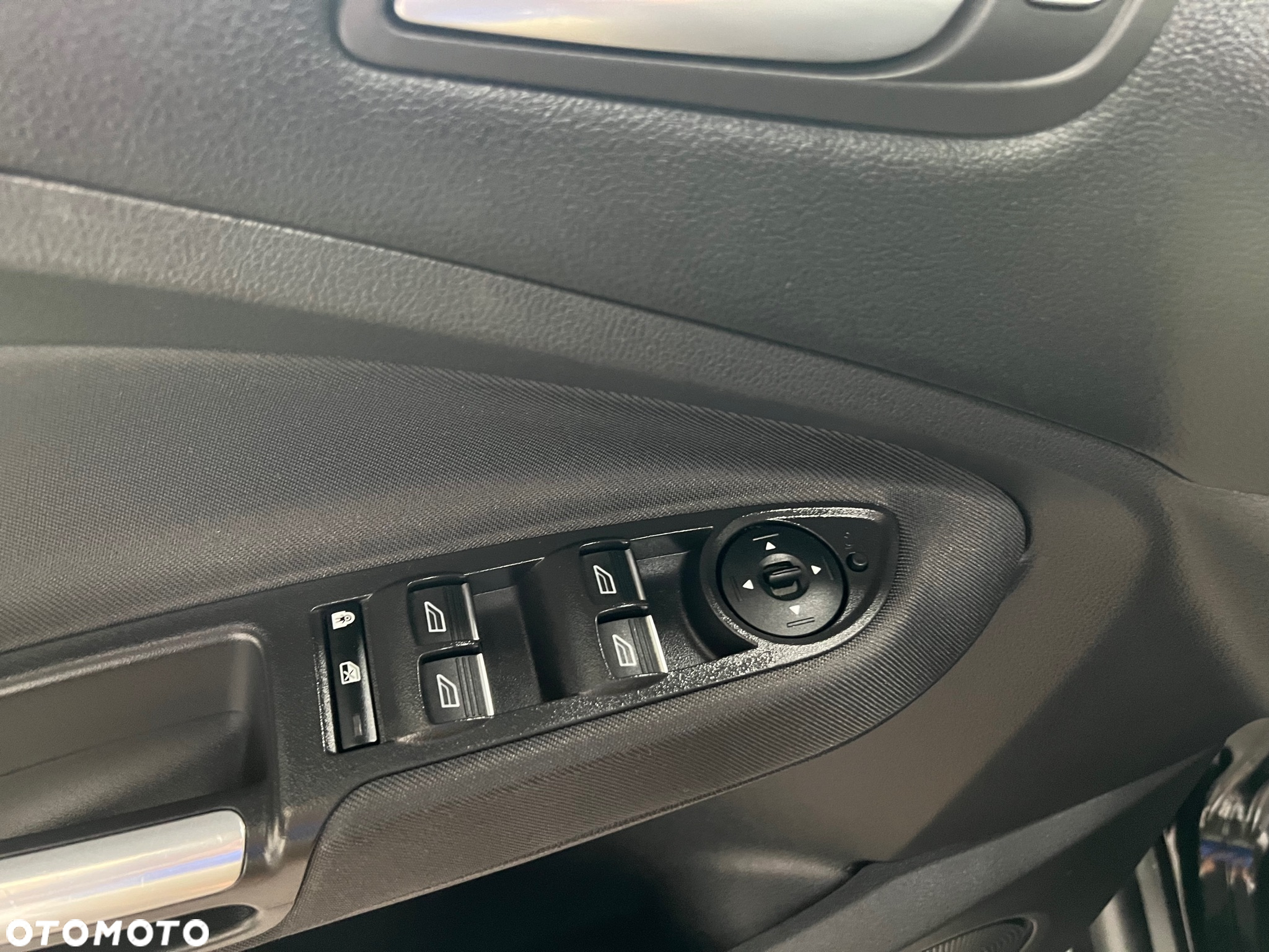 Ford Grand C-MAX - 22