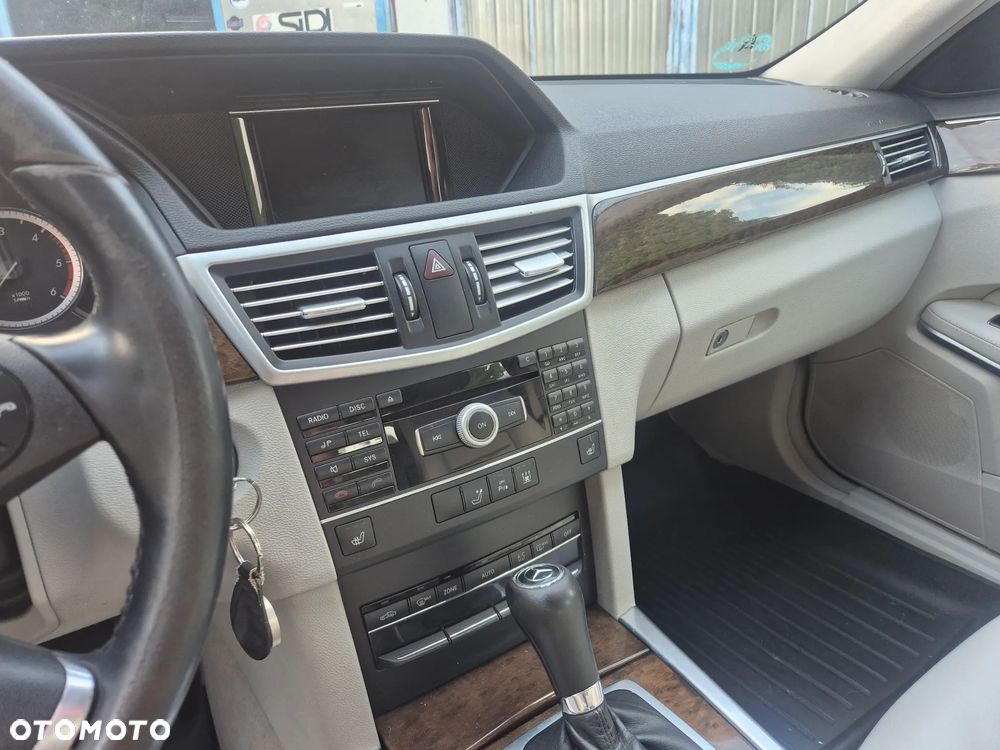 Mercedes-Benz Klasa E 200 CDI DPF BlueEFFICIENCY Automatik Avantgarde - 9