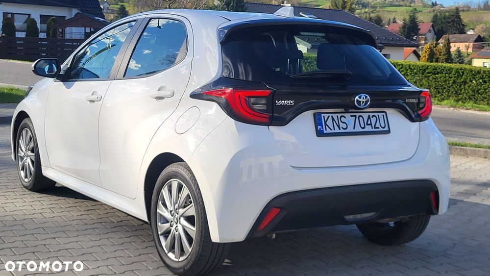 Toyota Yaris Hybrid 100 Dynamic - 10