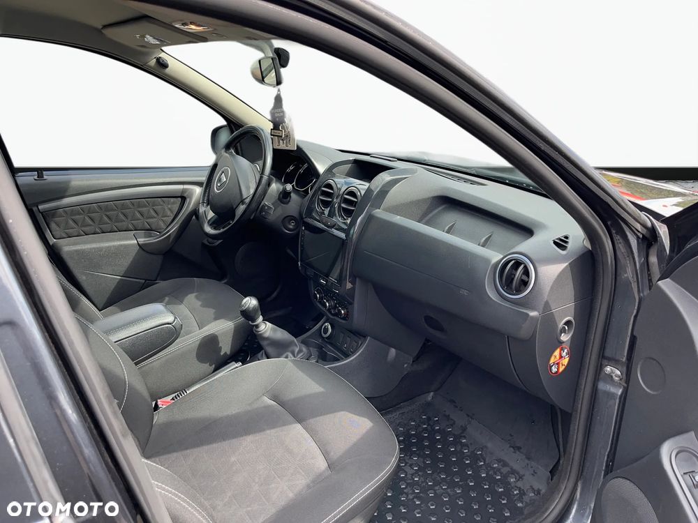 Dacia Duster 1.6 Laureate 4x4 - 12