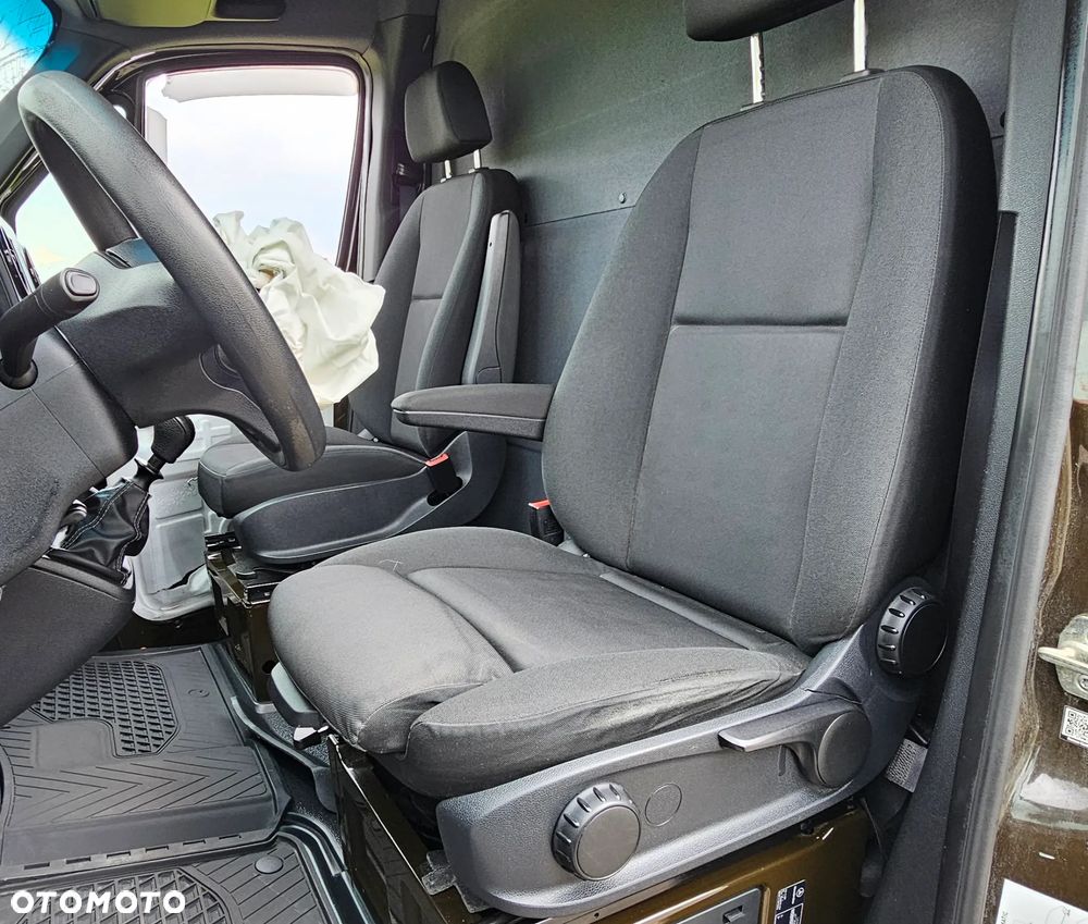 Mercedes-Benz Sprinter - 12