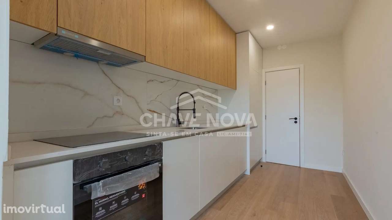Apartamento T2+1 Totalmente renovado em Soares dos Reis - Grande imagem: 2/14